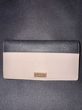 Kate Spade New York color-block wallet with Gold Plaque, FUC